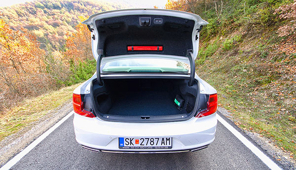 volvo-s90-rear3