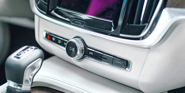 volvo-s90-steering-controls